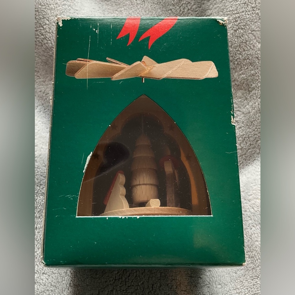 Richard Glaesser Miniature Pyramid Nativity NIB